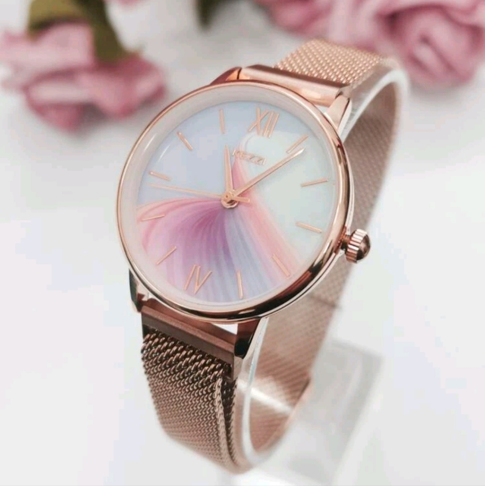 ROUND QUARTZ WATCH.  NOT WATER PROOF. NWT.